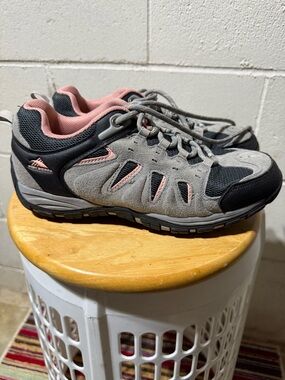 Women’s Gray and Pink Hiking Sneakers - Hi-Tec Style